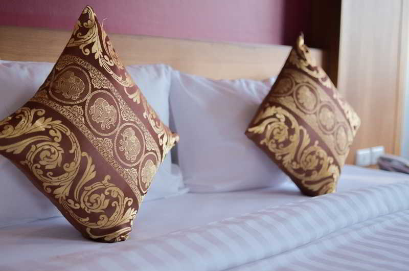 Sungthong Kamala Beach Resort Buitenkant foto